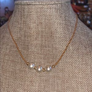 Fro DuPont Triple pearl choker
